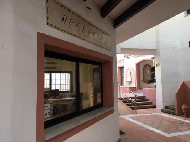 Large And Elegant In Puerto Banus With Pools And Paddle Appartement Marbella Buitenkant foto