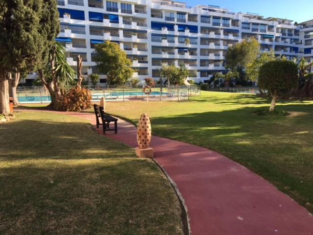 Large And Elegant In Puerto Banus With Pools And Paddle Appartement Marbella Buitenkant foto