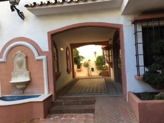 Large And Elegant In Puerto Banus With Pools And Paddle Appartement Marbella Buitenkant foto