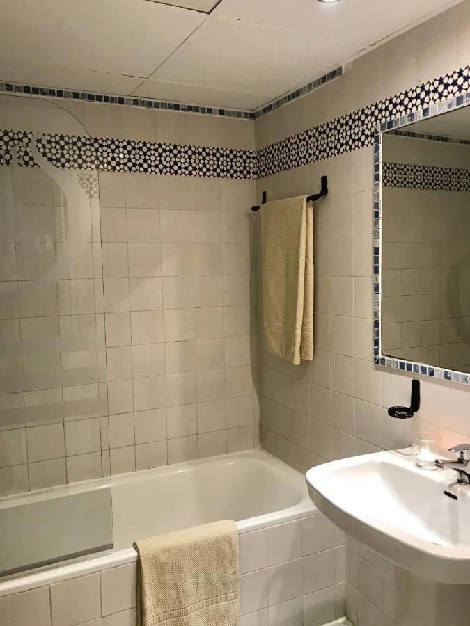 Large And Elegant In Puerto Banus With Pools And Paddle Appartement Marbella Buitenkant foto