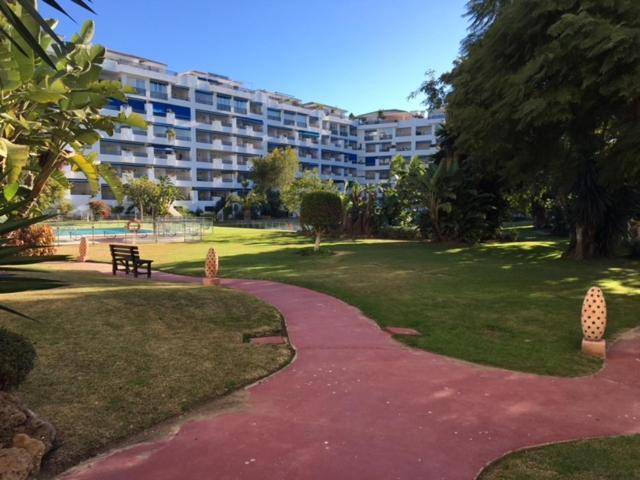Large And Elegant In Puerto Banus With Pools And Paddle Appartement Marbella Buitenkant foto