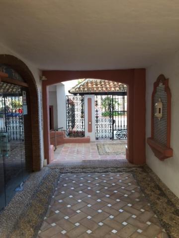 Large And Elegant In Puerto Banus With Pools And Paddle Appartement Marbella Buitenkant foto