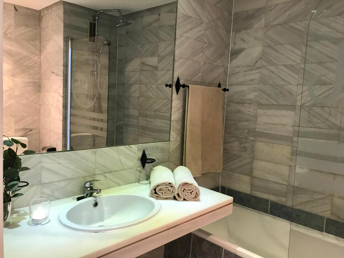Large And Elegant In Puerto Banus With Pools And Paddle Appartement Marbella Buitenkant foto